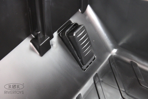 Изображение товара Детский автомобиль RiverToys L888LL (зеленый камуфляж)