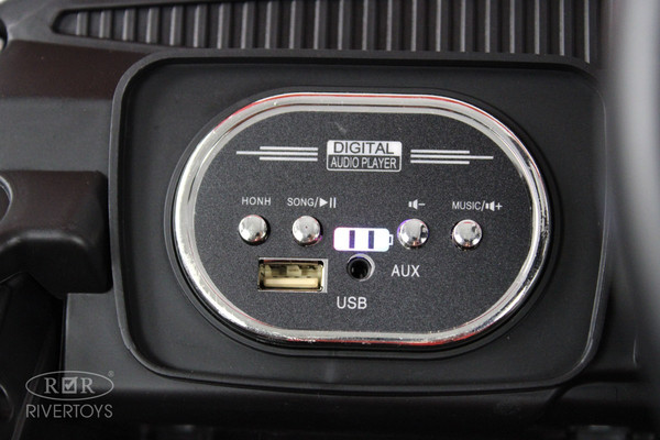 Изображение товара Детский автомобиль RiverToys L888LL (красный)