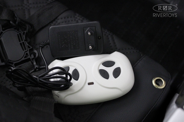 Изображение товара Детский автомобиль RiverToys K888AM (синий)