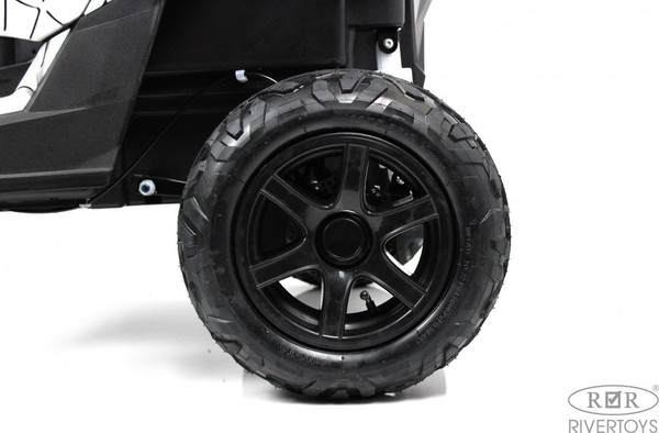 Изображение товара Детский автомобиль RiverToys M222MM (белый Spider)