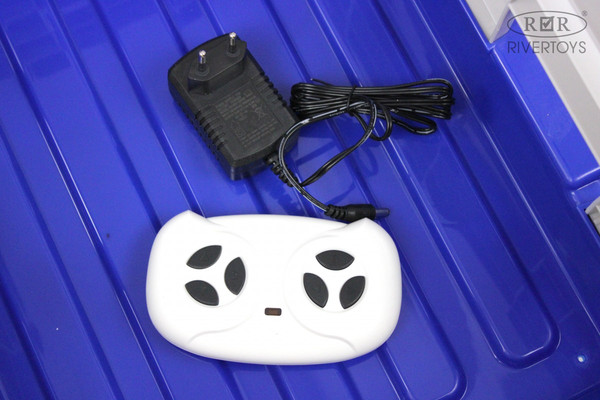 Изображение товара Детский автомобиль RiverToys H444HH (синий)