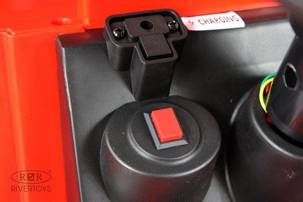 Изображение товара Детский автомобиль RiverToys G001GG (красный)