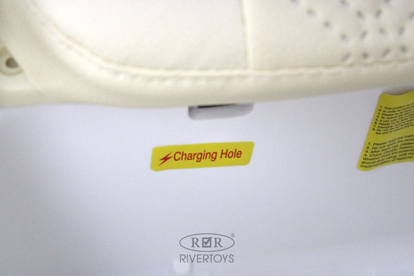 Изображение товара Детский автомобиль RiverToys М333БХ 4WD (белый)