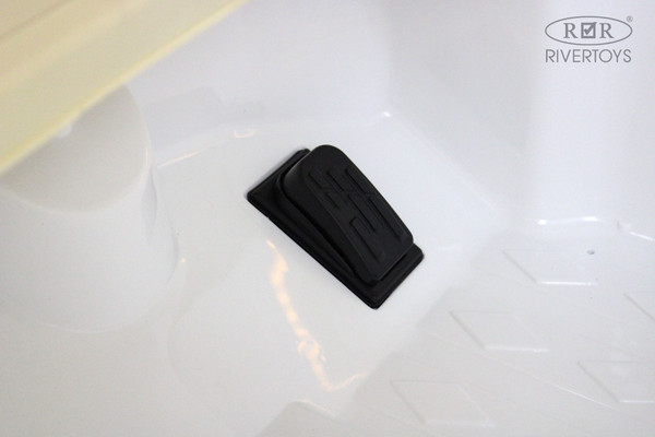 Изображение товара Детский автомобиль RiverToys М333БХ 4WD (белый)