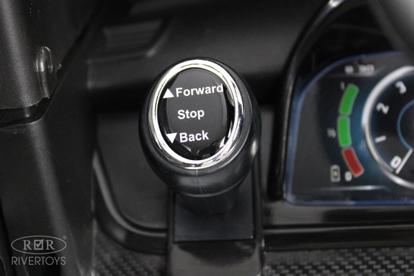 Изображение товара Детский автомобиль RiverToys K555AM (черный глянец)