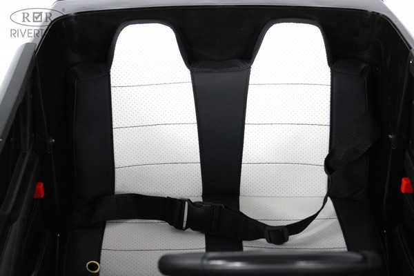 Изображение товара Детский автомобиль RiverToys K555AM (черный глянец)