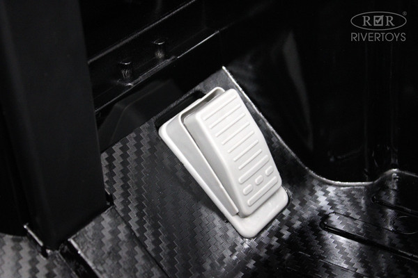 Изображение товара Детский автомобиль RiverToys Mercedes-Benz G63 / K999KK (черный глянец)