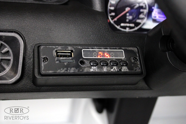 Изображение товара Детский автомобиль RiverToys Mercedes-Benz G63 4WD / K999KK (белый)