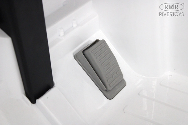 Изображение товара Детский автомобиль RiverToys Mercedes-Benz G63 4WD / K999KK (белый)