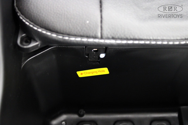 Изображение товара Детский автомобиль RiverToys М222БХ (белый)