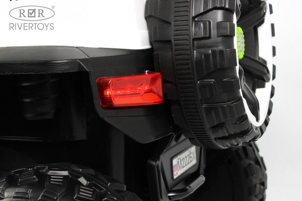 Изображение товара Детский автомобиль RiverToys М222БХ (белый)