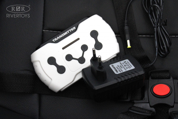 Изображение товара Детский автомобиль RiverToys М222БХ (белый)