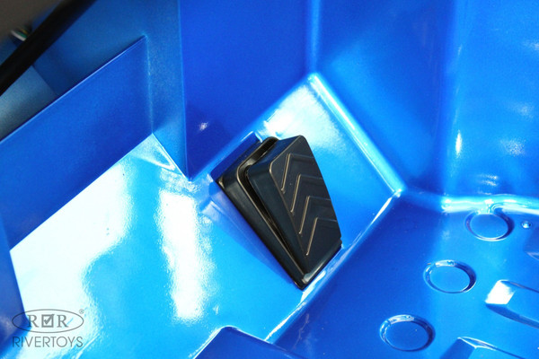 Изображение товара Детский автомобиль RiverToys X004XX (синий глянец)