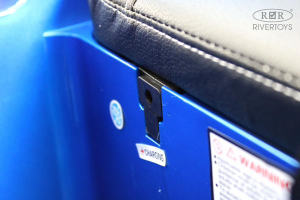 Изображение товара Детский автомобиль RiverToys X004XX (синий глянец)