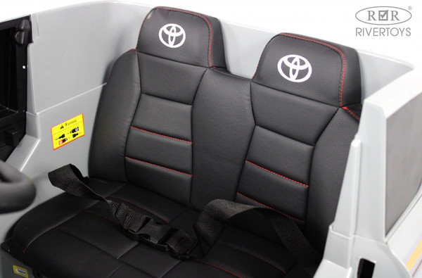 Изображение товара Детский автомобиль RiverToys Toyota Land Cruiser 300 / L999LL (серый)