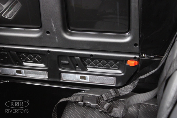 Изображение товара Детский автомобиль RiverToys Mercedes-AMG G63 / S307 (черный глянец)