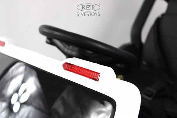 Изображение товара Детский автомобиль RiverToys X888XX (белый)