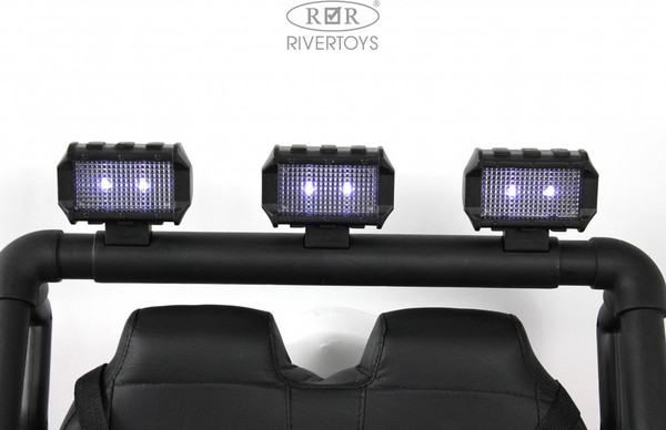 Изображение товара Детский автомобиль RiverToys X888XX (белый)