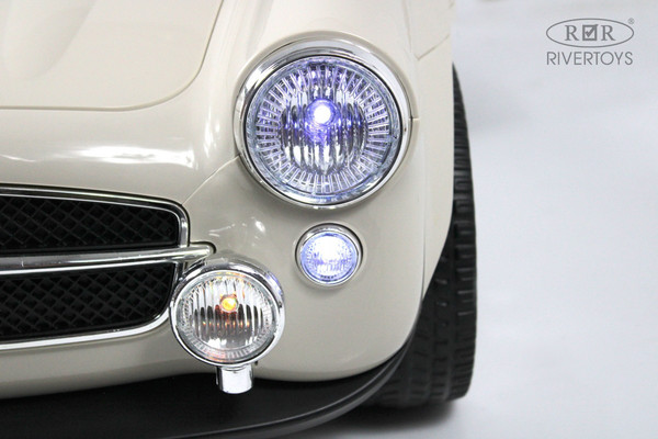Изображение товара Детский автомобиль RiverToys C555MC (белый)