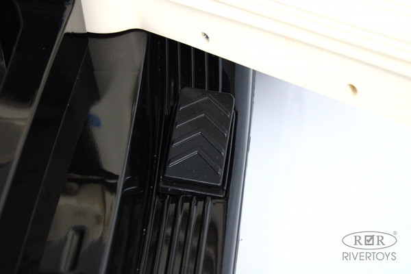 Изображение товара Детский автомобиль RiverToys X005XX (черный/розовый)