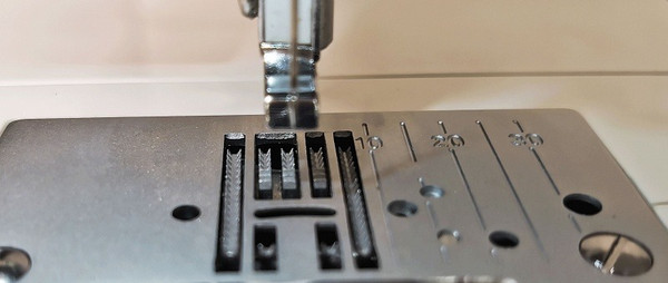 Изображение товара Швейная машина Leader Lazurite Компьютеризированная