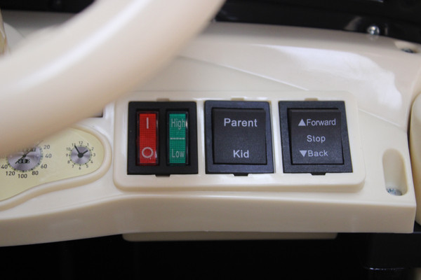 Изображение товара Детский автомобиль RiverToys Mercedes-Benz Typ 540K / M111MM (черный глянец)