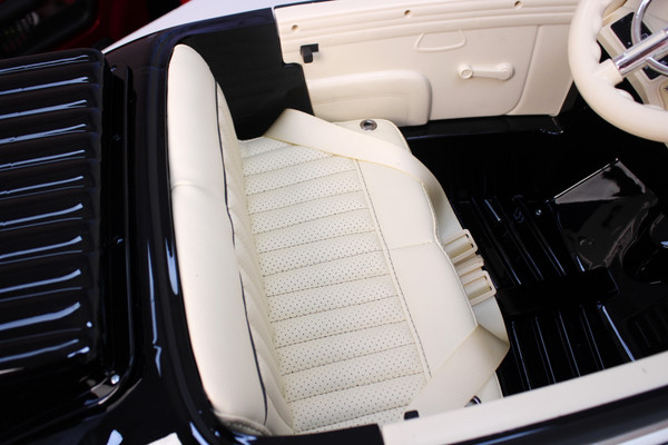 Изображение товара Детский автомобиль RiverToys Mercedes-Benz Typ 540K / M111MM (черный глянец)