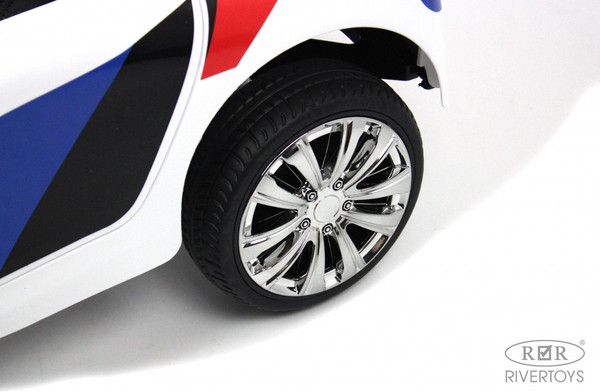 Изображение товара Детский автомобиль RiverToys F444FF (белый)
