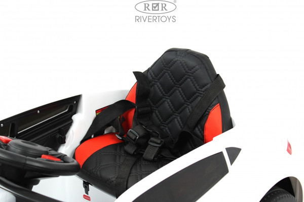 Изображение товара Детский автомобиль RiverToys F333FF (белый)