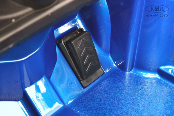 Изображение товара Детский автомобиль RiverToys F333FF (синий глянец)