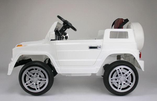 Изображение товара Детский автомобиль RiverToys O004OO Vip (белый)