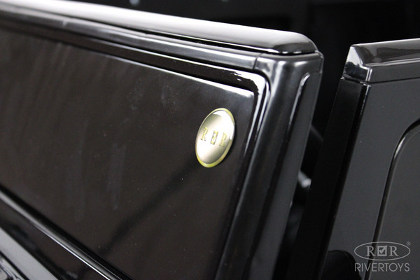 Изображение товара Детский автомобиль RiverToys Mercedes-Benz G63 / T999TT (черный глянец)