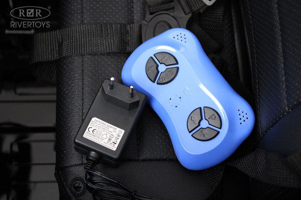 Изображение товара Детский автомобиль RiverToys Mercedes-Benz G63 / T999TT (черный глянец)