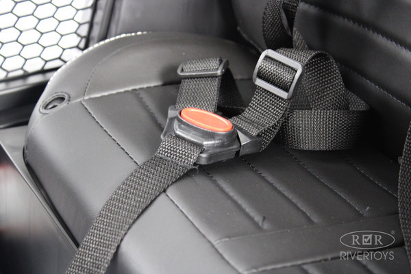 Изображение товара Детский автомобиль RiverToys Mercedes-Benz Unimog Concept P555BP (серебристый глянец)