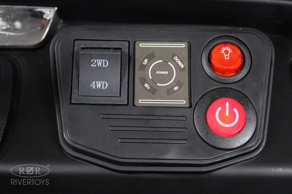 Изображение товара Детский автомобиль RiverToys Mercedes-Benz Unimog Concept P555BP (серебристый глянец)