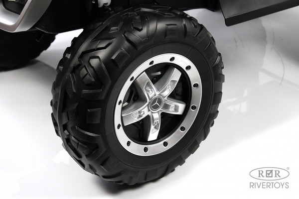 Изображение товара Детский автомобиль RiverToys Mercedes-Benz Unimog Concept P555BP (серебристый глянец)