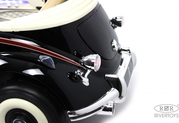 Изображение товара Детский автомобиль RiverToys Rolls-Royce E444EE (черный глянец)