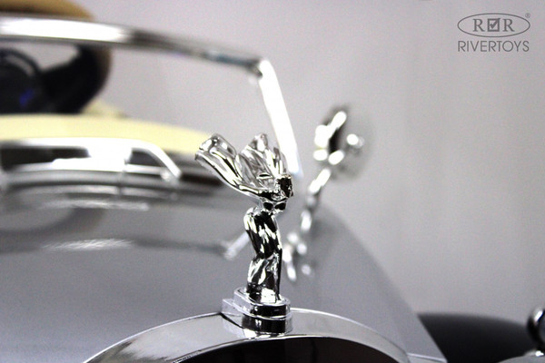 Изображение товара Детский автомобиль RiverToys Rolls-Royce E444EE (черный глянец)