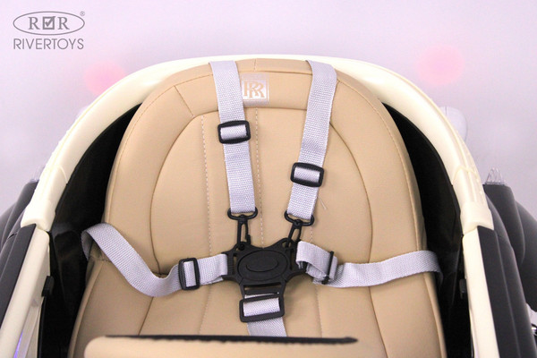 Изображение товара Детский автомобиль RiverToys Rolls-Royce E444EE (черный глянец)