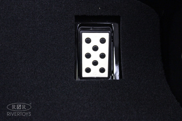 Изображение товара Детский автомобиль RiverToys Rolls-Royce E444EE (черный глянец)