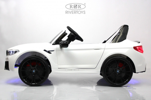 Изображение товара Детский автомобиль RiverToys BMW M5 Competition A555MP (белый)