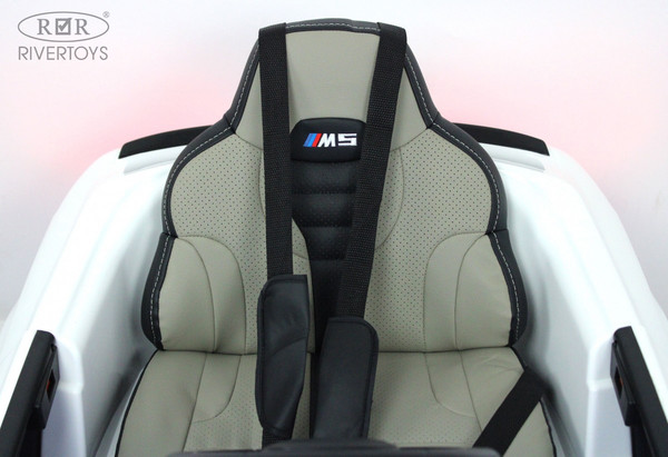 Изображение товара Детский автомобиль RiverToys BMW M5 Competition A555MP (белый)