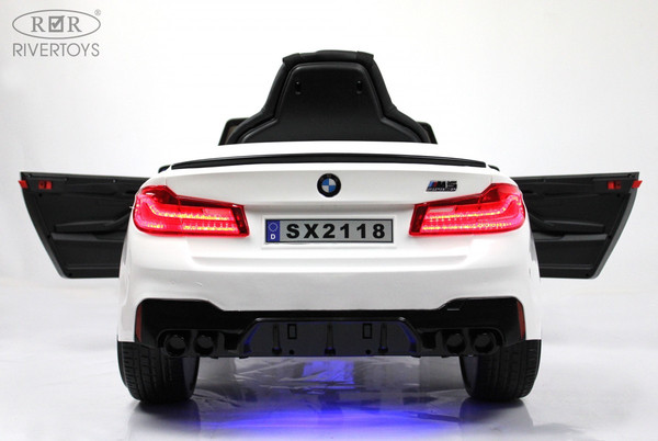 Изображение товара Детский автомобиль RiverToys BMW M5 Competition A555MP (белый)