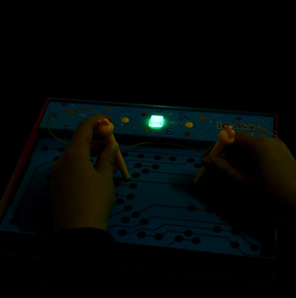 Изображение товара Развивающая игра Zabiaka IQ Электровикторина. Путешествие по миру / 10243172