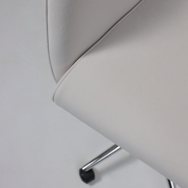 Изображение товара Кресло офисное AksHome Bella XL Chrome (Kiton 701 Antarctica/велюр/белый антарктида)