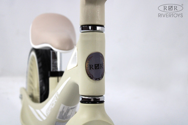 Изображение товара Беговел RiverToys HB-007-14 (белый)