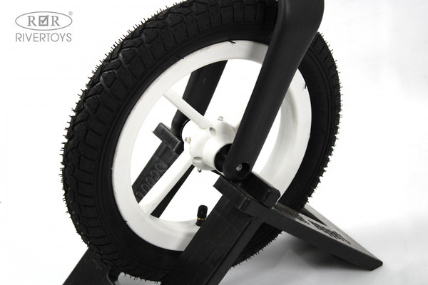 Изображение товара Беговел RiverToys HB-001 (белый)