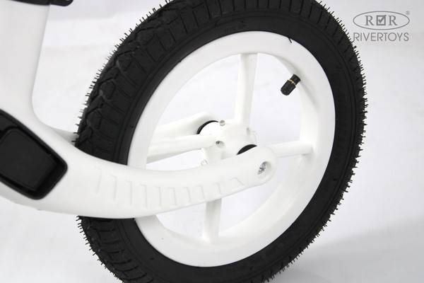 Изображение товара Беговел RiverToys HB-001 (белый)