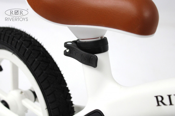 Изображение товара Беговел RiverToys HB-001 (белый)