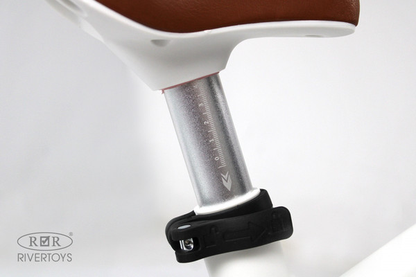 Изображение товара Беговел RiverToys HB-001 (белый)